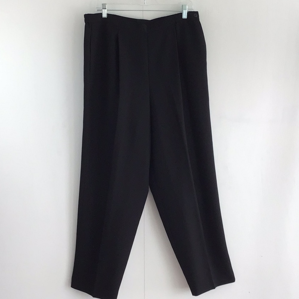 Leslie Fay Sportswear pleat front wide leg trousers. Black Size 16.